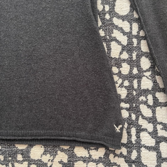 American Eagle Charcoal Gray Lightweight Sweater. - Picture 6 of 9